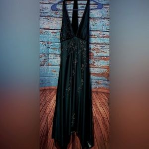 ⚜️ BEAUTIFUL RHINESTONE APPLIQUÉ EVENING DRESS BY ‘TRIXXI’⚜️